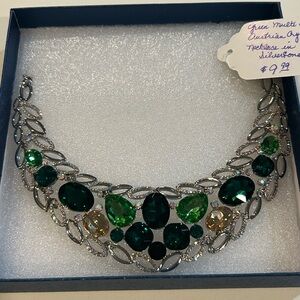 Elegant Green and Silver Necklace